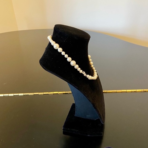 NWT Authentic classic rare Tory Burch Pearl Crystal Short Necklace - Picture 14 of 16